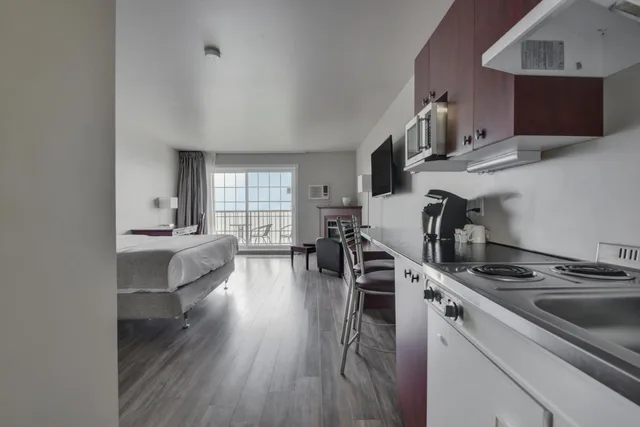 Pavilion, Standard, King Bed، Hotel Le Petit Manoir Du Casino 10/10