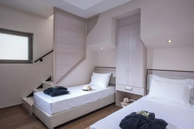 Suite, Queen and Twin Beds, Two Story، Royal and Imperial Belvedere 2/6
