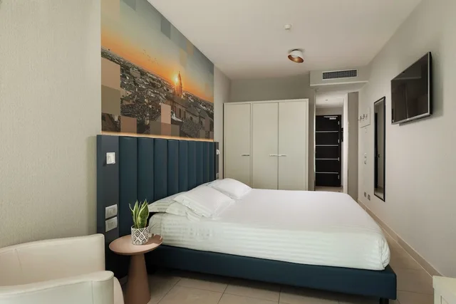 Classic, Double Bed, Lateral Partial Sea View, Lateral Side Sea View, Balcony, MERCURE RIMINI ARTIS 4/10