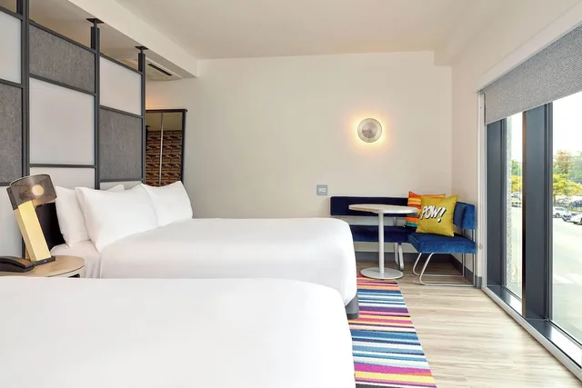 Room, 2 Queen Beds, Water View, Accessible، Aloft Portland, ME 1/4