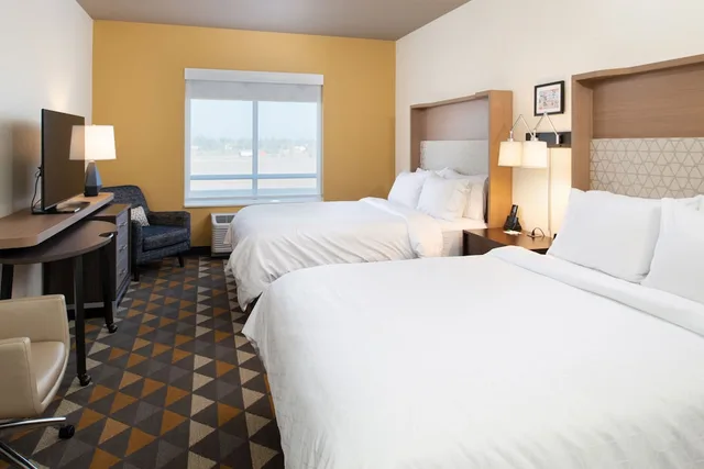 غرفة قياسية بسرير فردي، Holiday Inn Suites Idaho Falls 2/3