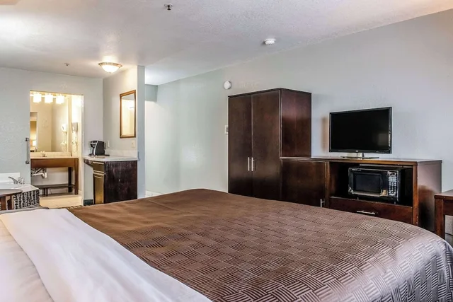 جناح بسرير كينج بجاكوزي، Clarion Hotel By Humboldt Bay 2/10