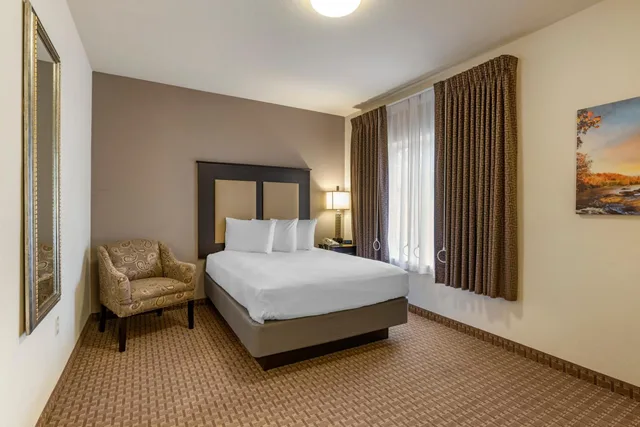 غرفة ثلاثية، Stay-Over Suites 2/4