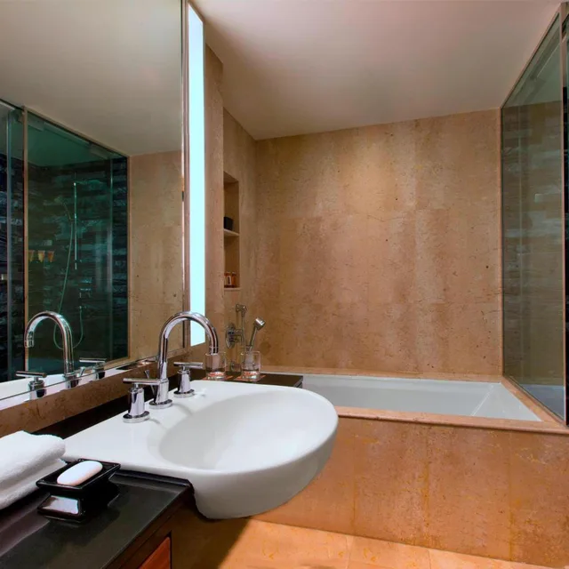 جناح جونيور بسرير كينج بإطلالة على النهر مع دخول صالة النادي، Royal Orchid Sheraton Riverside Hotel Bangkok 6/9