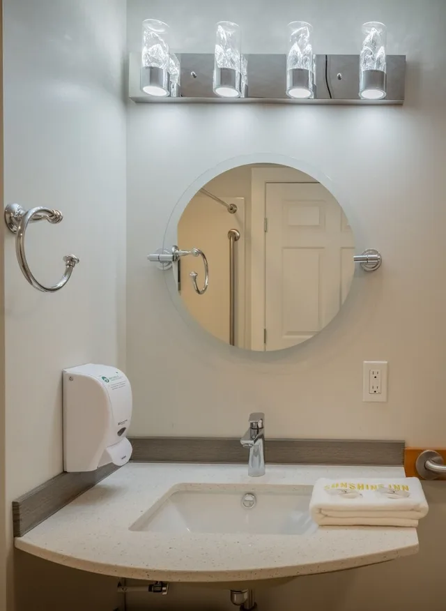 غرفة بسرير كوين لذوي الإعاقة، Quality Inn Sunshine Suites Terrace 8/8