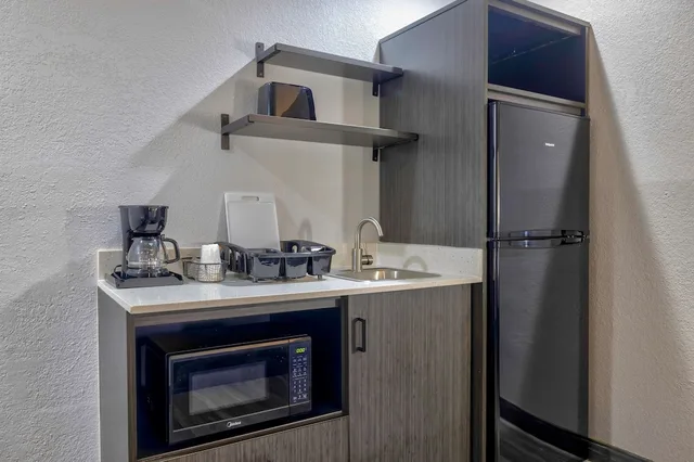 Room, King Bed, Hot Tub, Kitchen, Smoking, Studio6 Little Rock, AR - South 8/8