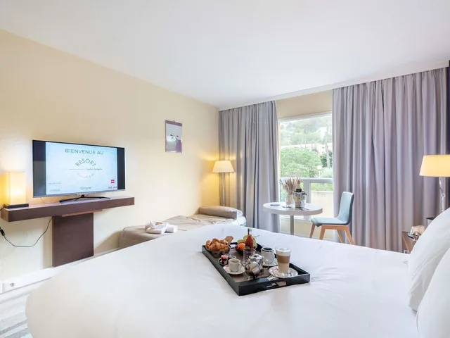 غرفة قياسية بسرير مزدوج مع أريكة، Mercure Antibes Sophia Antipolis Hotel 2/10