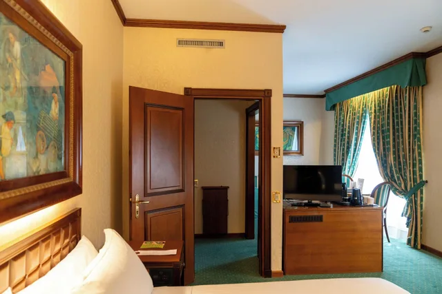جناح جونيور، GRAND HOTEL TRENTO 2/8