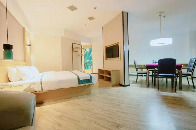 غرفة ديلوكس، City Comfort Inn Xiantao First Middle School 1/1