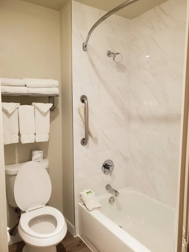 غرفة ديلوكس بسريرين كوين مع أريكة، Wyndham Garden San Diego near SeaWorld 6/6