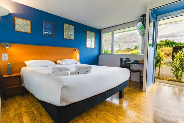 Pop, Family, 1 Queen and 3 Single Beds, greet Hotel Belleville en Beaujolais A6 5/10