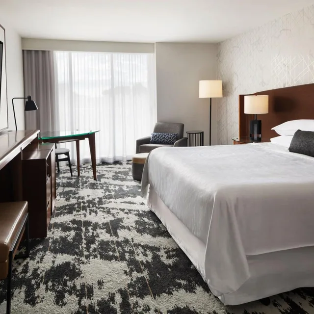 Executive, King Bed, Club Floor، SHERATON VANCOUVER AIRPORT HOTEL 2/4
