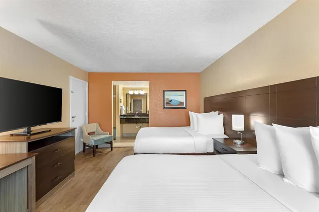 جناح بسرير كوين مع أريكة، Best Western Space Shuttle Inn 3/10