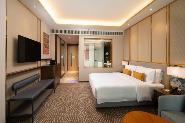 Room, Triple, King Bed, Fili Hotel at NUSTAR Resort & Casino Cebu 4/9