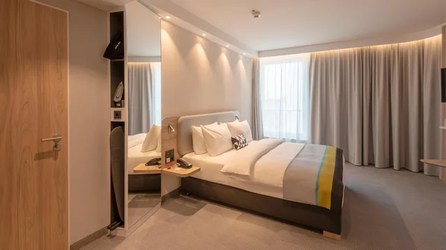 غرفة بسرير مزدوج لذوي الإعاقة، Holiday Inn Express Dusseldorf Hauptbahnhof 4/9