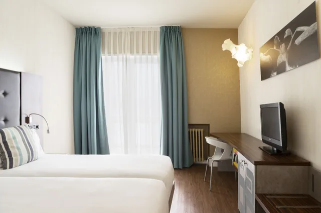 غرفة قياسية بسرير كوين، Petit Palace Tamarises 1/10