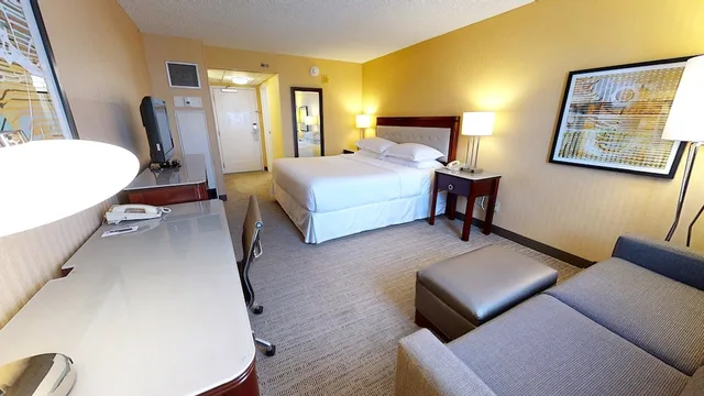Club, Suite, King Bed, Sofa, Accessible, Sheraton West Des Moines Hotel 1/3