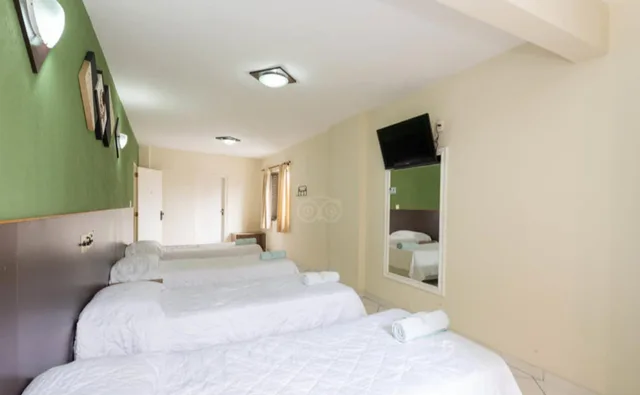 غرفة قياسية رباعية بسرير مزدوج وسريرين منفصلين، Monte Serrat Hotel 3/8