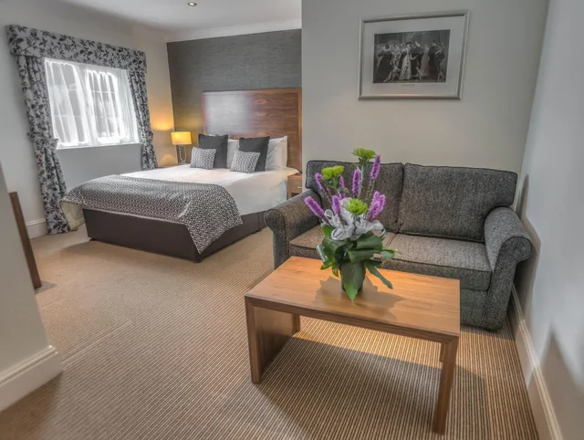 غرفة عائلية بسرير مزدوج وسرير فردي، The Boleyn Hotel 1/1