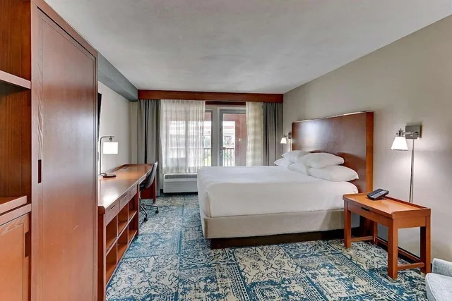 غرفة ديلوكس بسرير كينج بشرفة، Wyndham Garden San Antonio Airport Northeast 3/10