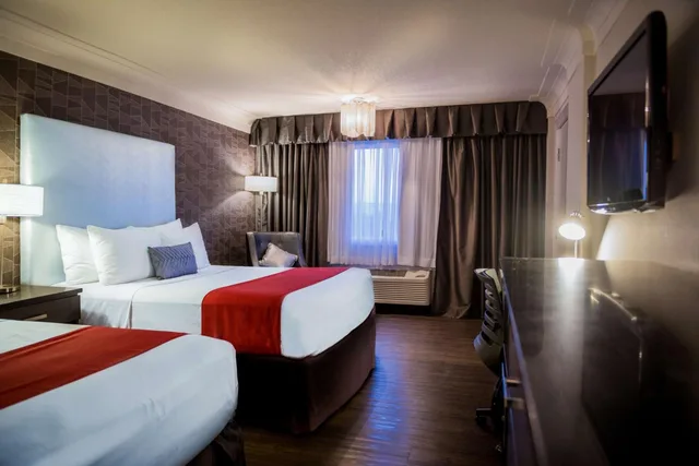 غرفة ديلوكس بسريرين كوين، Village Park Inn Calgary 1/8