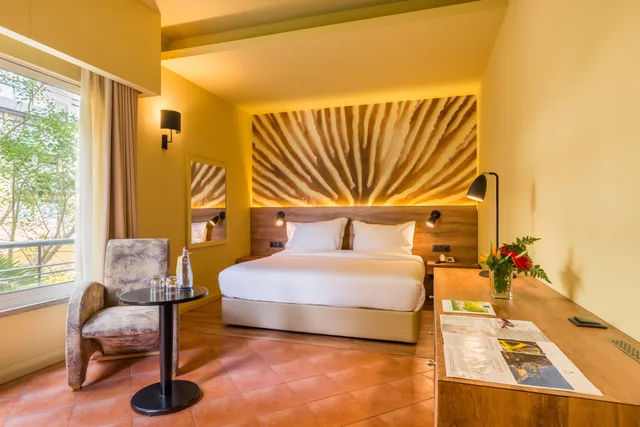 غرفة قياسية بسرير مزدوج بشرفة، Calheta Beach by Savoy Signature 1/1