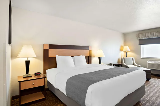 Room, Best Western Sawtooth Inn & Suites 3/6
