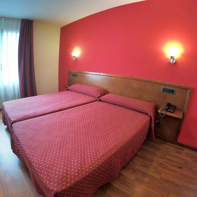 غرفة بسريرين منفصلين، Hotel Virgen de Covadonga 7/10