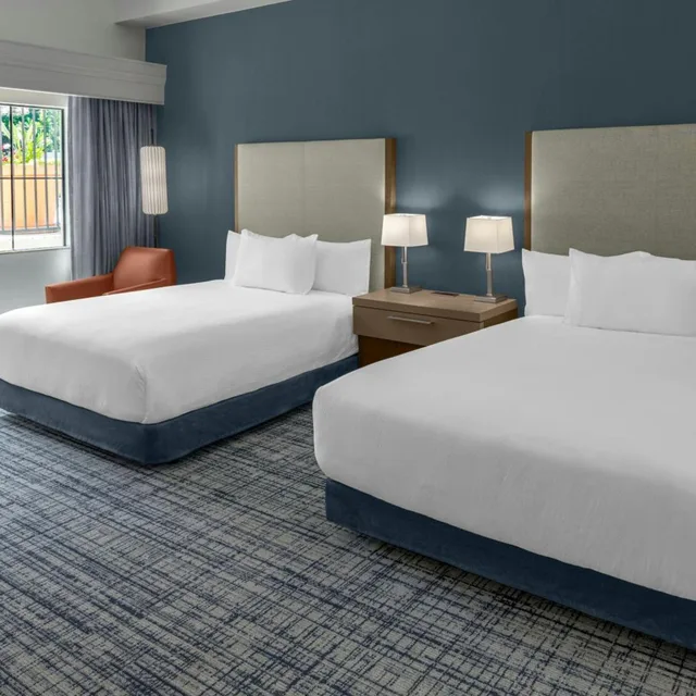 Room, 2 Queen Beds, Sofa, Courtyard By Marriott Palo Alto Los Altos 1/10