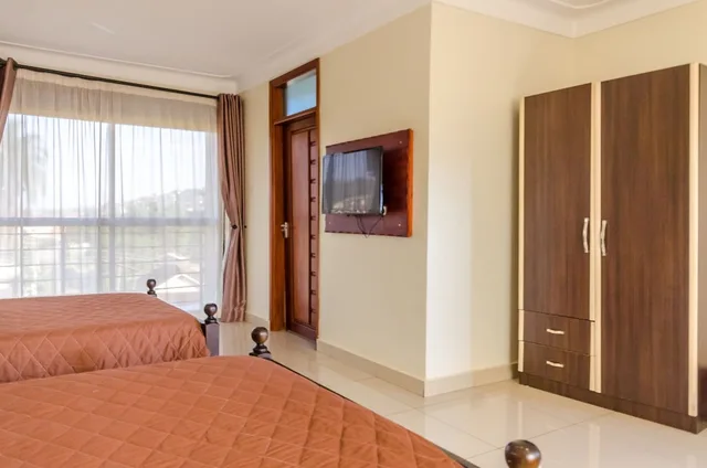 غرفة فاخرة بسريرين منفصلين بإطلالة على المدينة، Marie S Royale Hotel 2/6