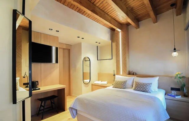 غرفة داخلية بسرير مزدوج بحوض استحمام، Consolato Boutique Suites 3/10