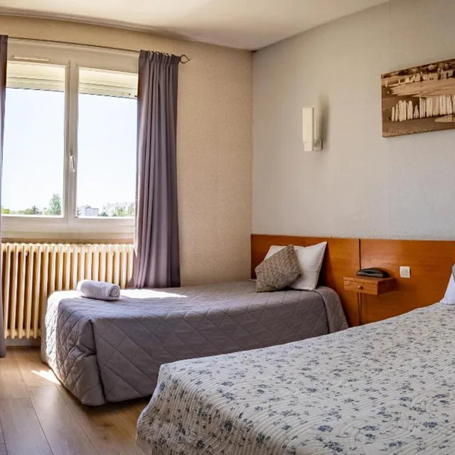 غرفة ثلاثية، HOTEL CHRISTINA 7/10