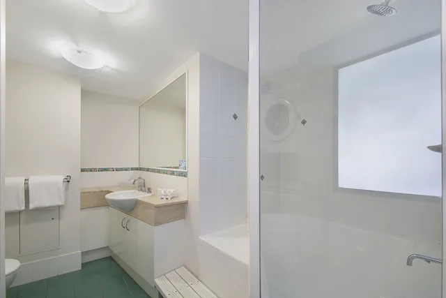 2 Bedrooms, Water View، Breakfree Grand Pacific Caloundra 4/4
