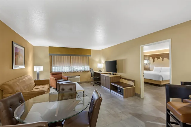 جناح رئاسي بسرير كينج مع أريكة، Best Western Plus Canyonlands Inn 6/10