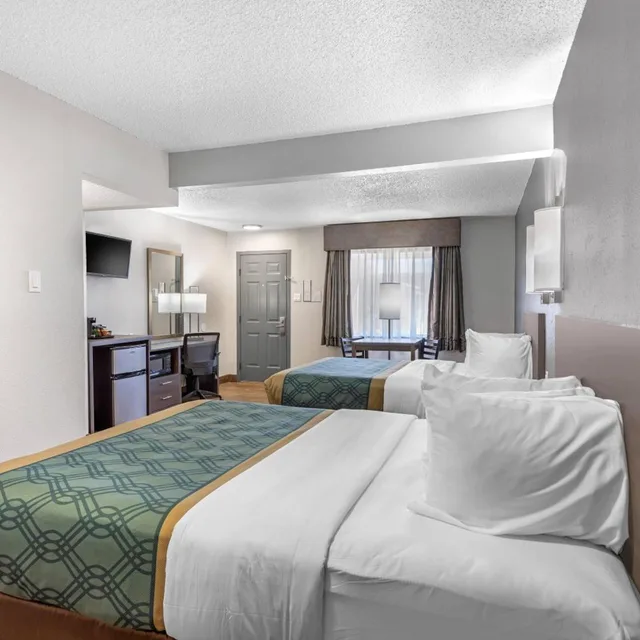 غرفة بسرير كينج وسريرين كوين، Econo Lodge Inn & Suites Socorro NM 2/5