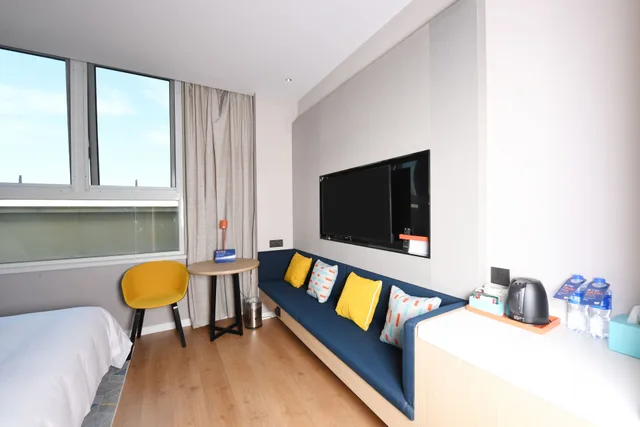 Standard, King Bed, City View, Holiday Inn Express Tianjin Binhai an IHG Hotel 4/4