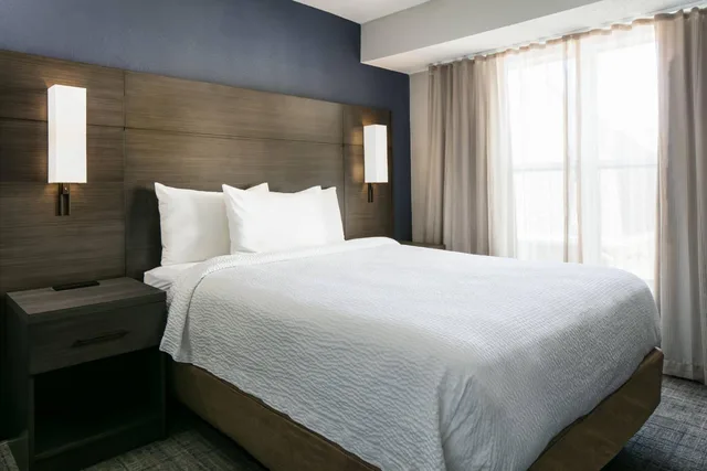 جناح بسرير كوين بغرفة نوم واحدة مع أريكة، Residence Inn Tulsa South 1/3