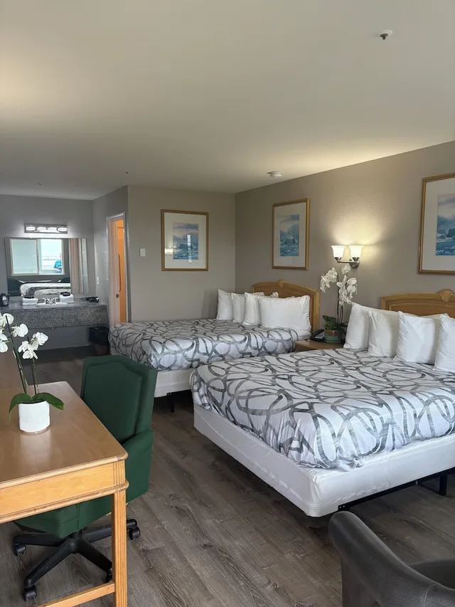 غرفة بسريرين كوين يُسمح فيها بالحيوانات الأليفة في المبنى الرئيسي، Bayview Inn 1/1