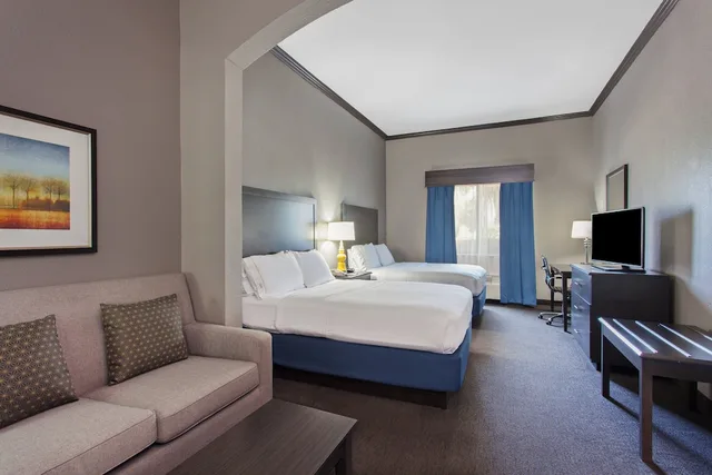 Suite, 2 King Beds, Holiday Inn Express Hotel & Suites Wharton 2/3