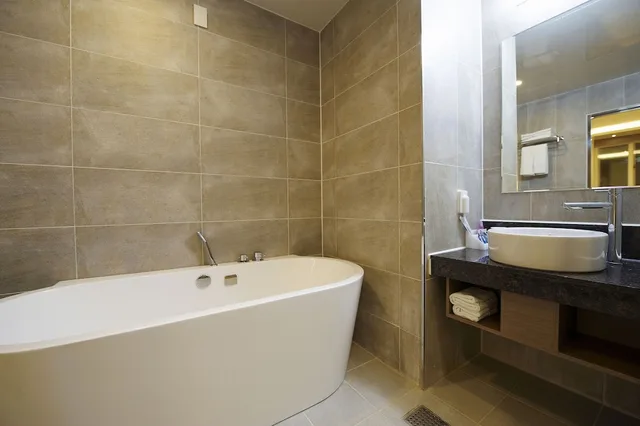 Run of House, King Bed, Hotel B 2/2