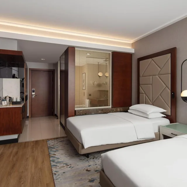 غرفة ديلوكس بانورامية بسريرين منفصلين بإطلالة على المدينة، Sheraton Istanbul Levent 3/8