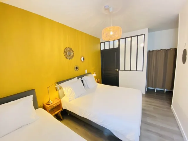 غرفة سوبيريور ثلاثية بسرير كوين وسرير فردي، Hôtel Saint-Michel 2/6