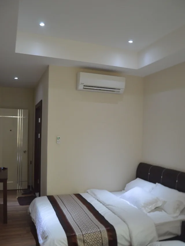 Room, Queen Bed, No Window، Qu Lin Resident 1/6