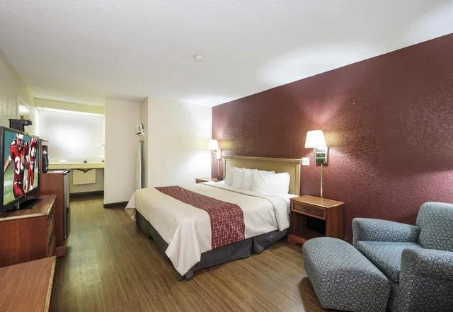 غرفة بسرير مزدوج لذوي الإعاقة، Quality Inn Emporia, VA 1/6