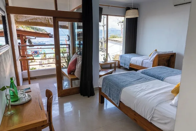 غرفة ثلاثية بثلاثة أسرّة بإطلالة على البحر، Pesona Beach Resort Spa 2/10