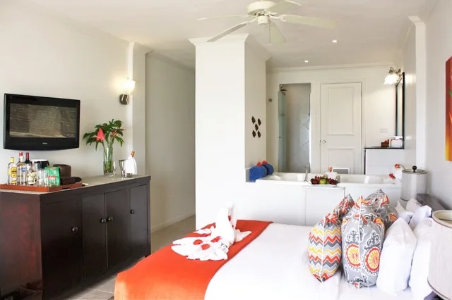 Sunset, Junior Suite, King Bed، Calabash Cove Resort And Spa - Adults Only 9/10