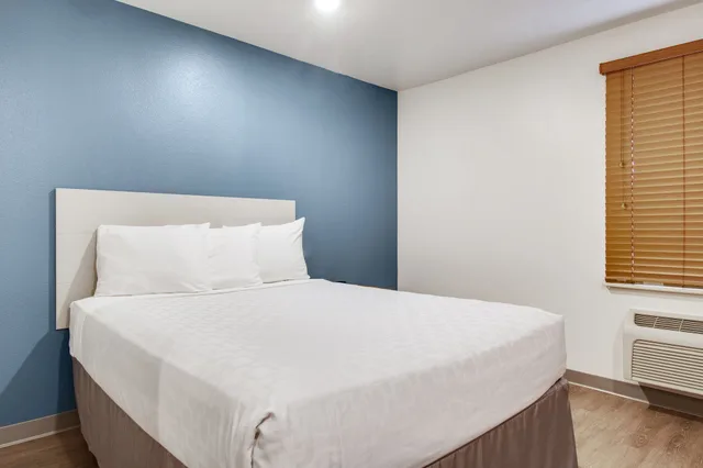 Suite, Queen Bed, Accessible, WoodSpring Suites Houston Willowbrook 2/3