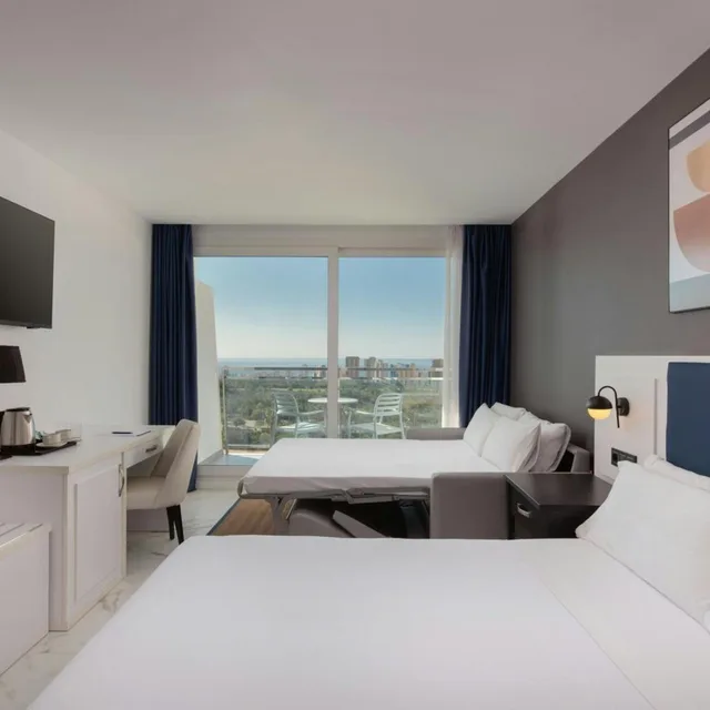 غرفة كلاسيكية بسرير مزدوج بإطلالة على البحر بشرفة مع أريكة، Four Points by Sheraton Costa Blanca 4/10