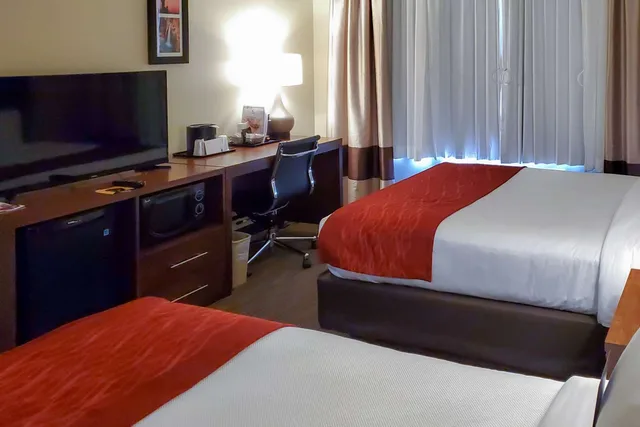 Room, 2 Queen Beds, Accessible, Comfort Inn & Suites Tempe Phoenix Sky Harbor Airport 4/4