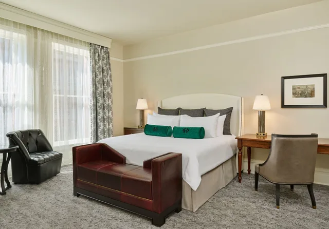 غرفة بريميوم كلاسيكية بسرير كينج، The Oxford Hotel 1/10